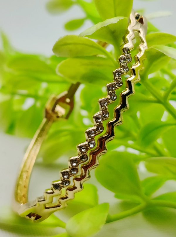 ZigZag charm
