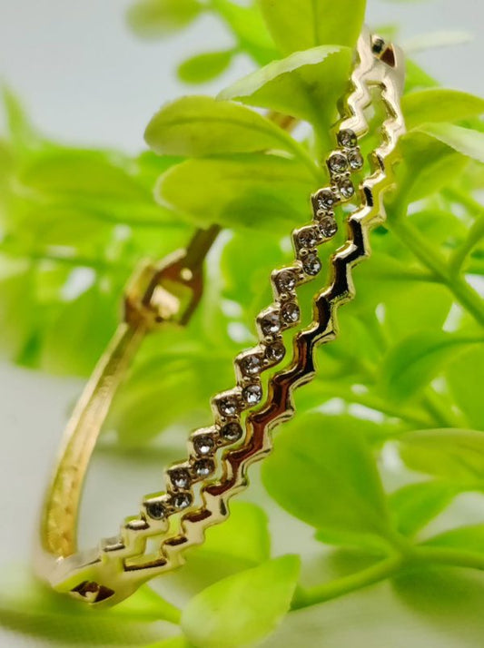 ZigZag charm